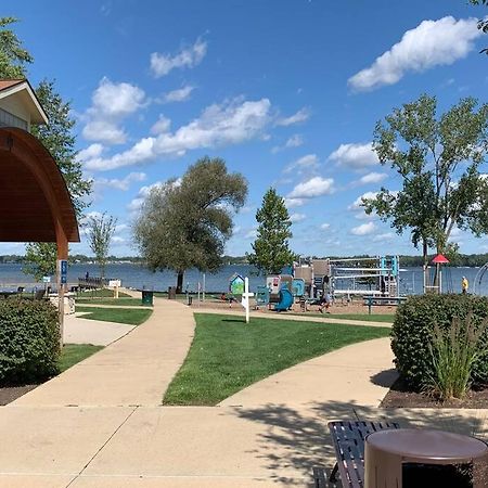 Charming And Happy Walled Lake Mi Cottage نوفي المظهر الخارجي الصورة