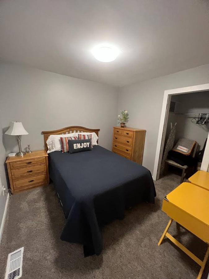 Charming And Happy Walled Lake Mi Cottage نوفي المظهر الخارجي الصورة