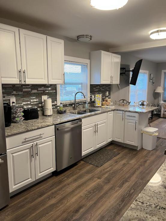 Charming And Happy Walled Lake Mi Cottage نوفي المظهر الخارجي الصورة