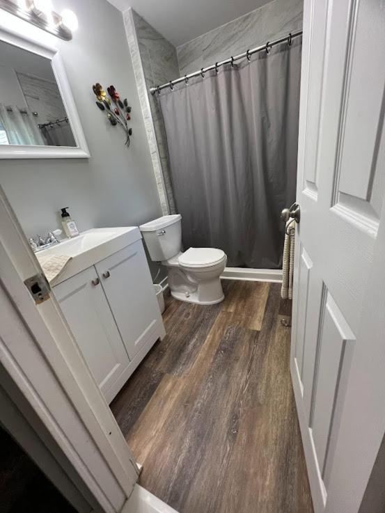 Charming And Happy Walled Lake Mi Cottage نوفي المظهر الخارجي الصورة