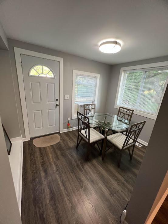 Charming And Happy Walled Lake Mi Cottage نوفي المظهر الخارجي الصورة