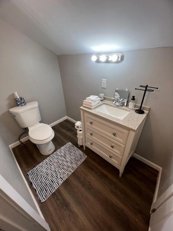Charming And Happy Walled Lake Mi Cottage نوفي المظهر الخارجي الصورة